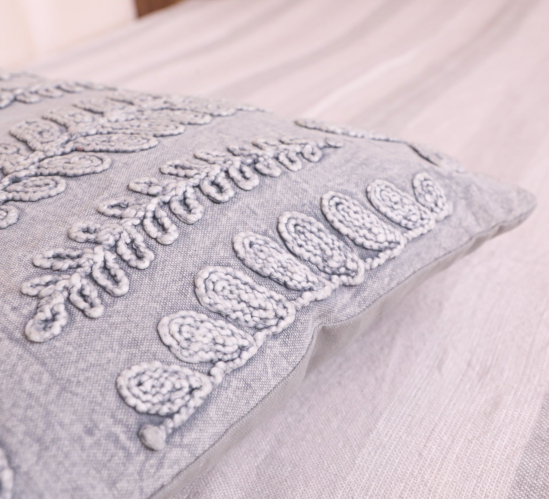 Thread Work Cushion Cover With Filler