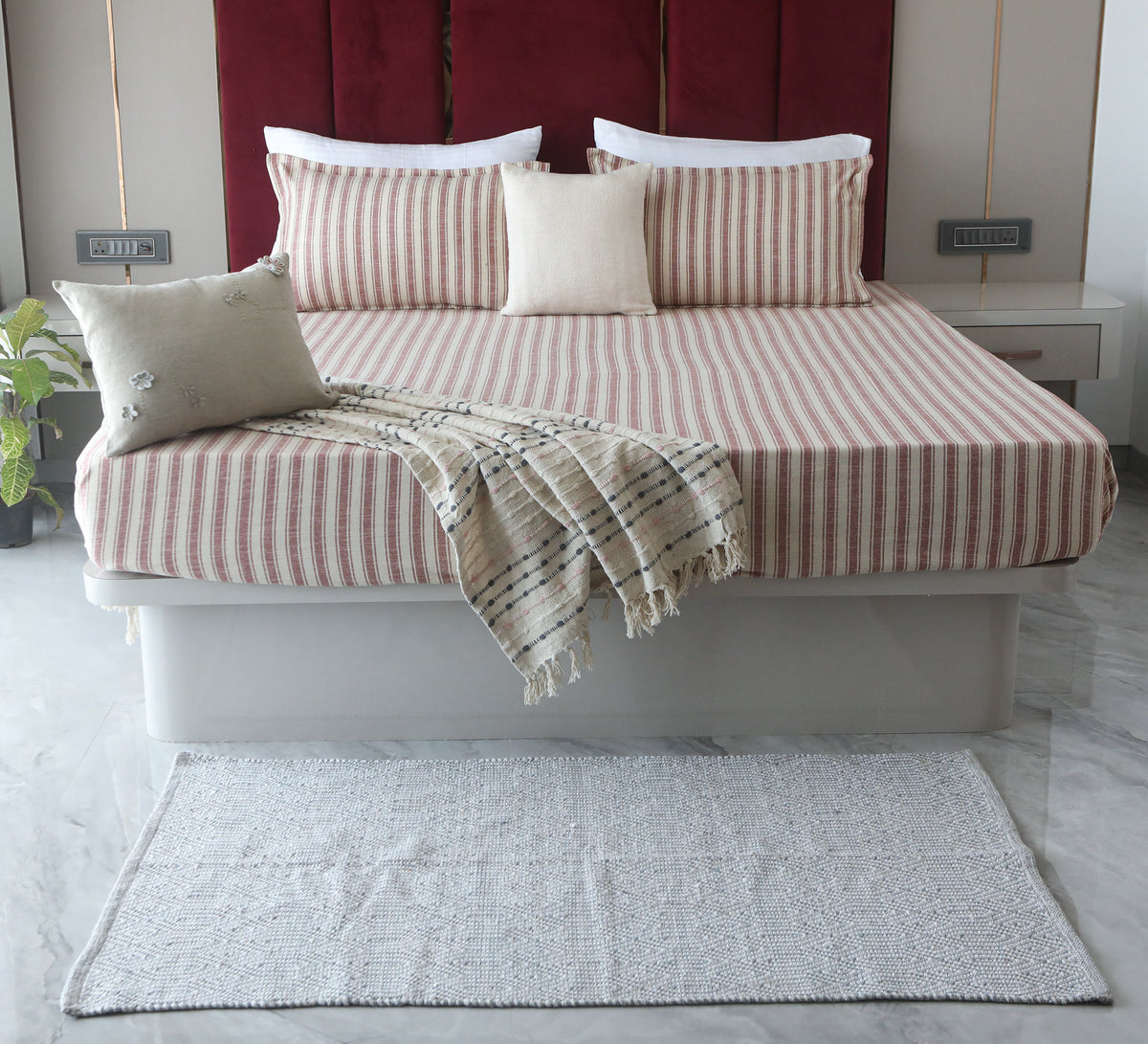 Ribbed black stripe throw