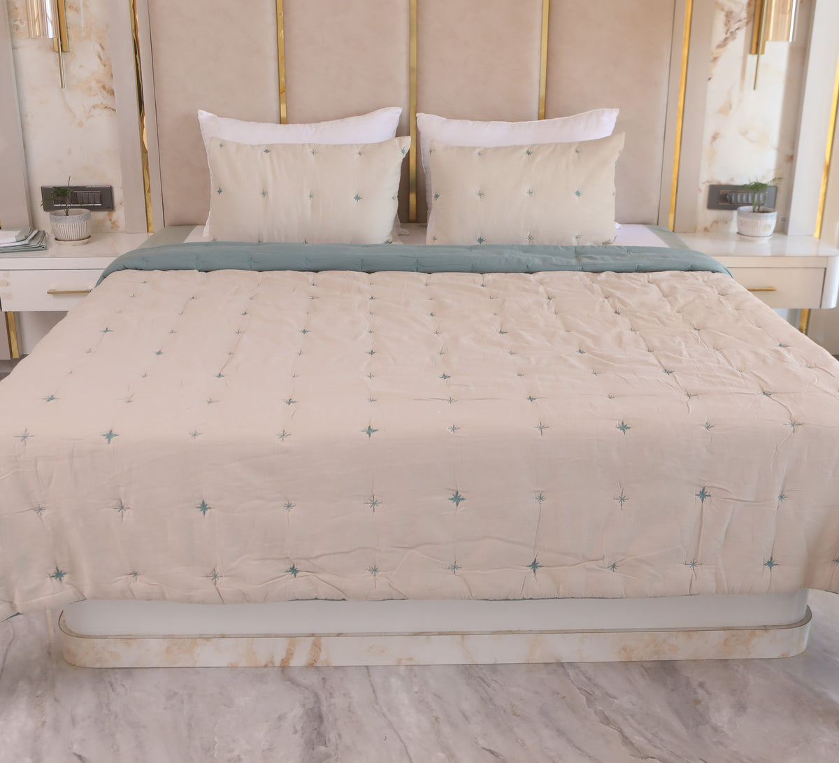 Beige and Blue tuck double bed quilt