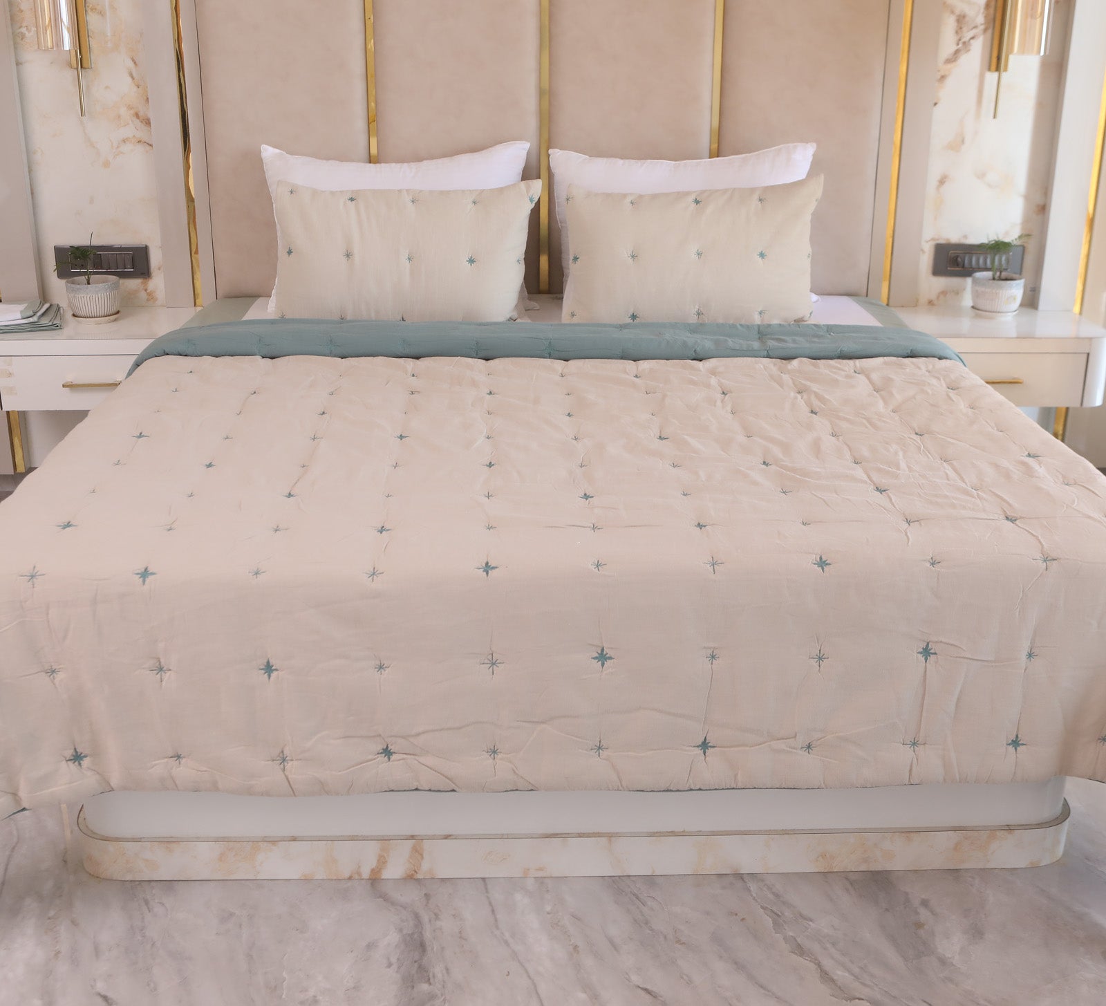 Beige and Blue tuck double bed quilt
