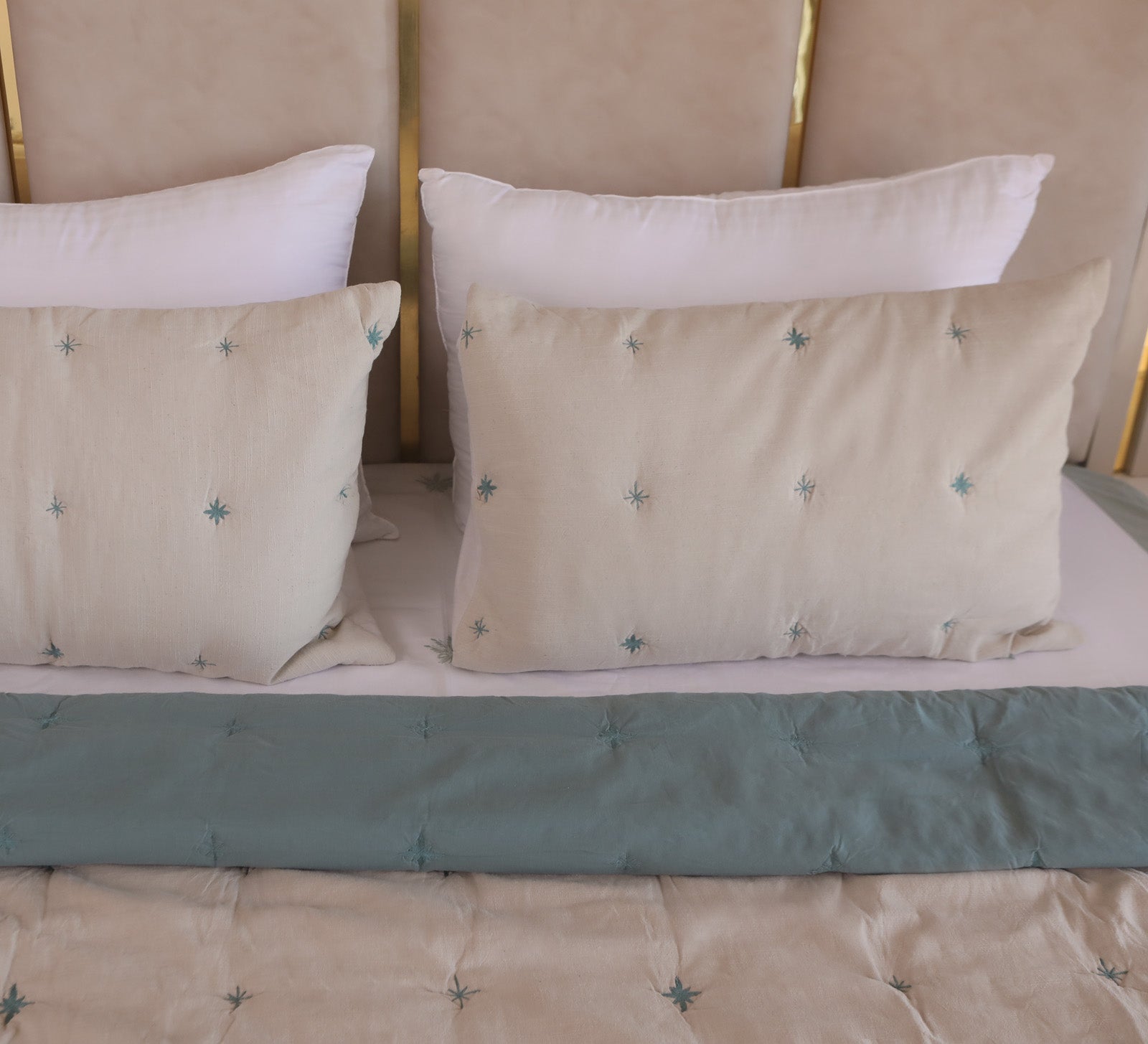 Beige and Blue tuck double bed quilt