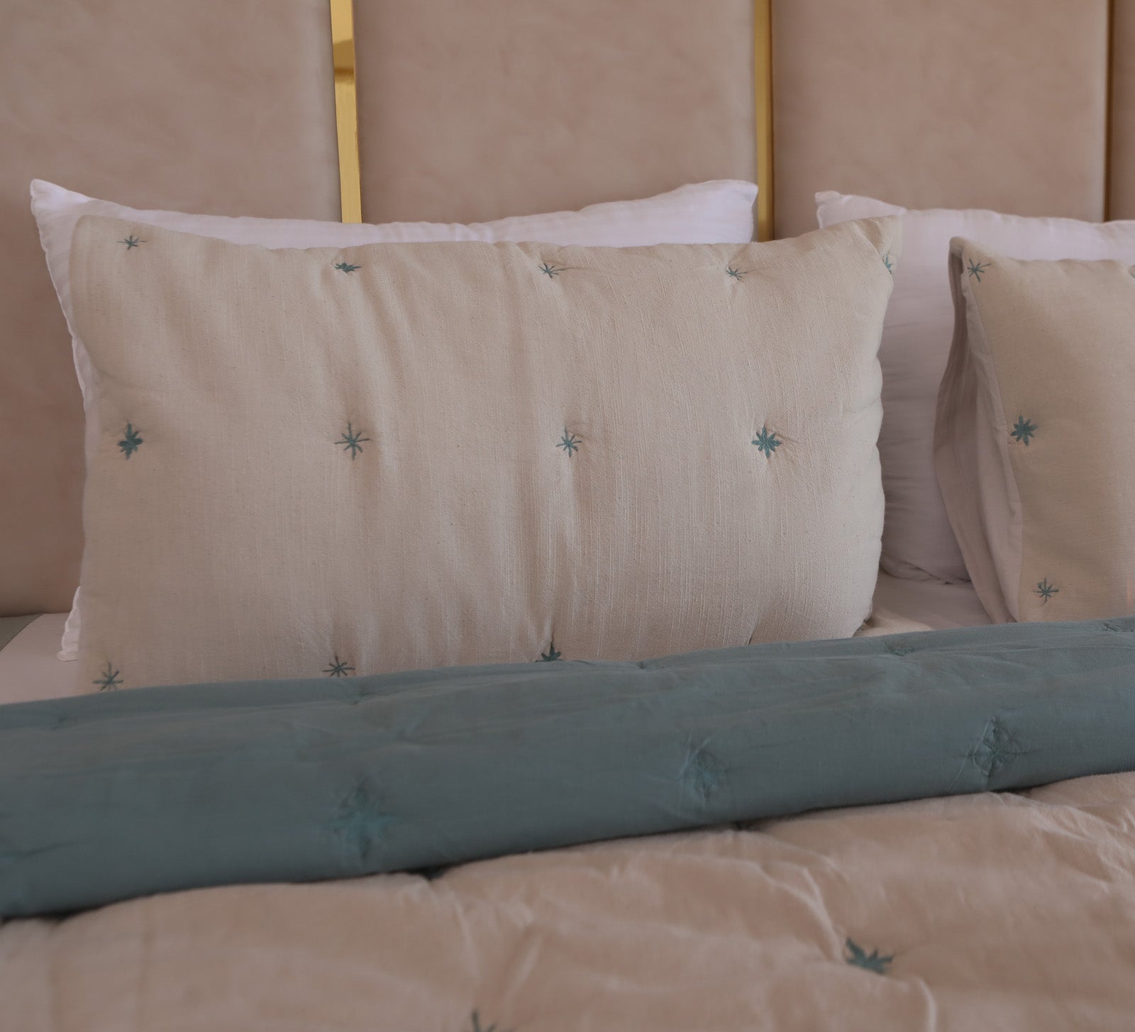 Beige and Blue tuck double bed quilt