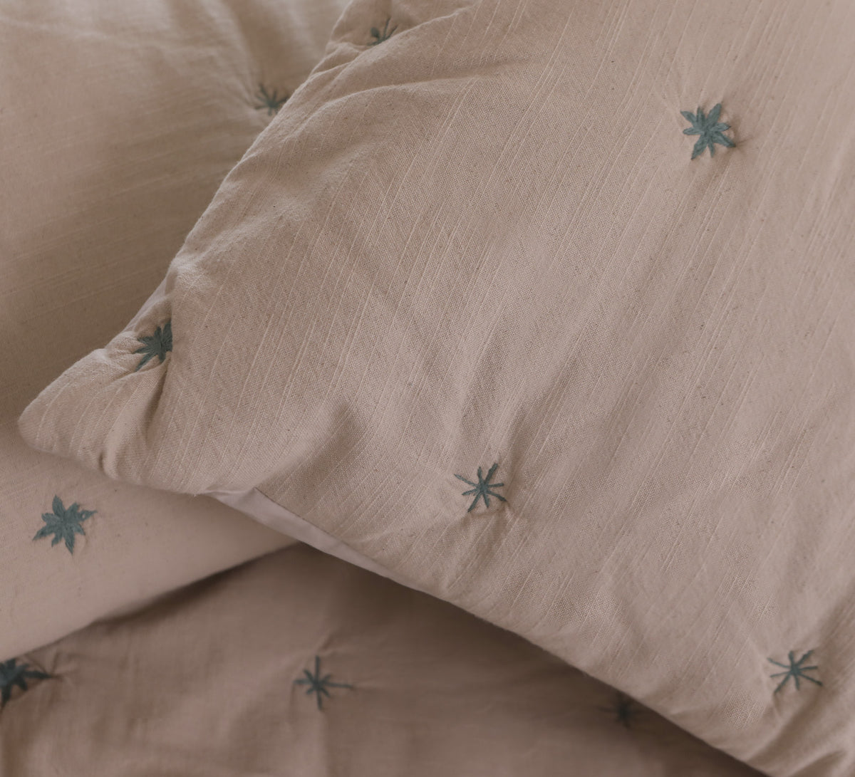 Beige and Blue tuck double bed quilt