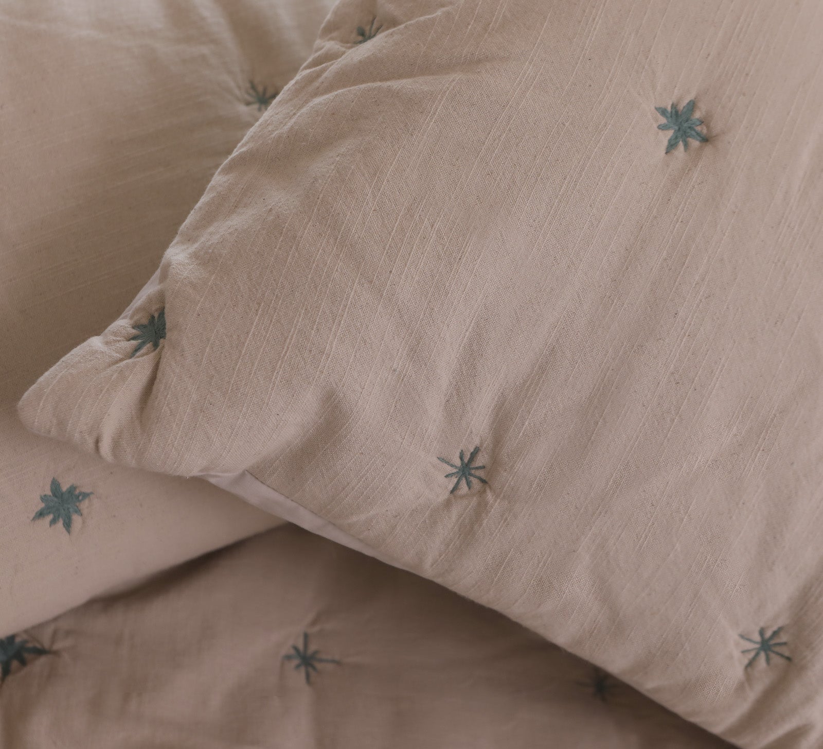 Beige and Blue tuck double bed quilt