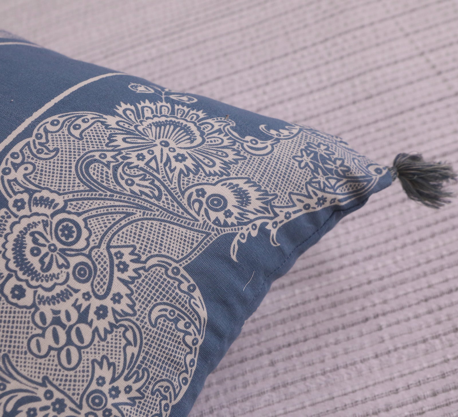 Blue lagoon printed 100% cotton cushion cover