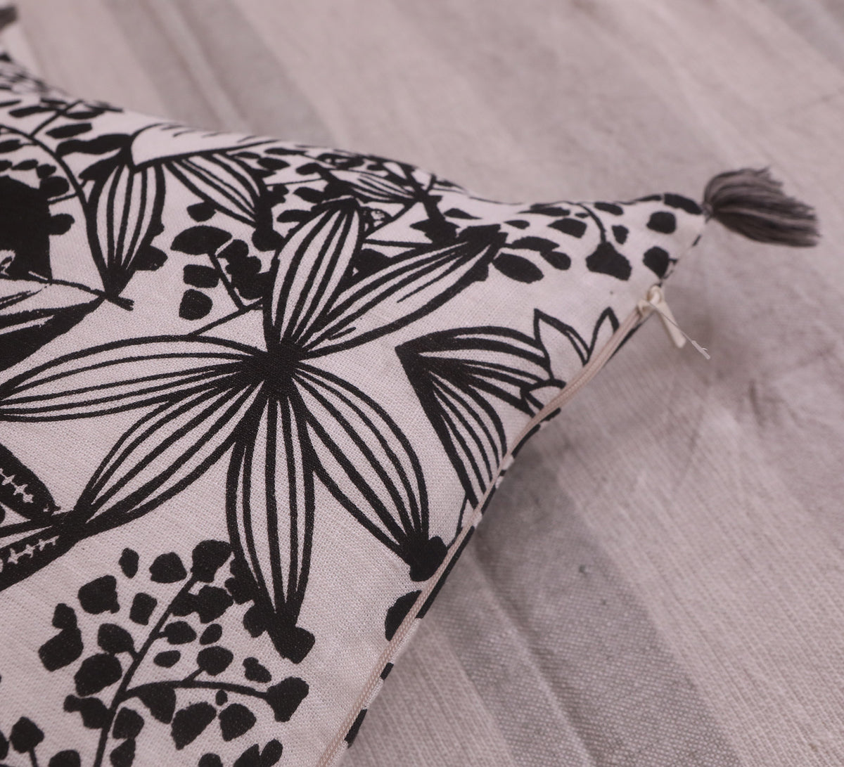 Black Forest leaves Lumbar cushion covers