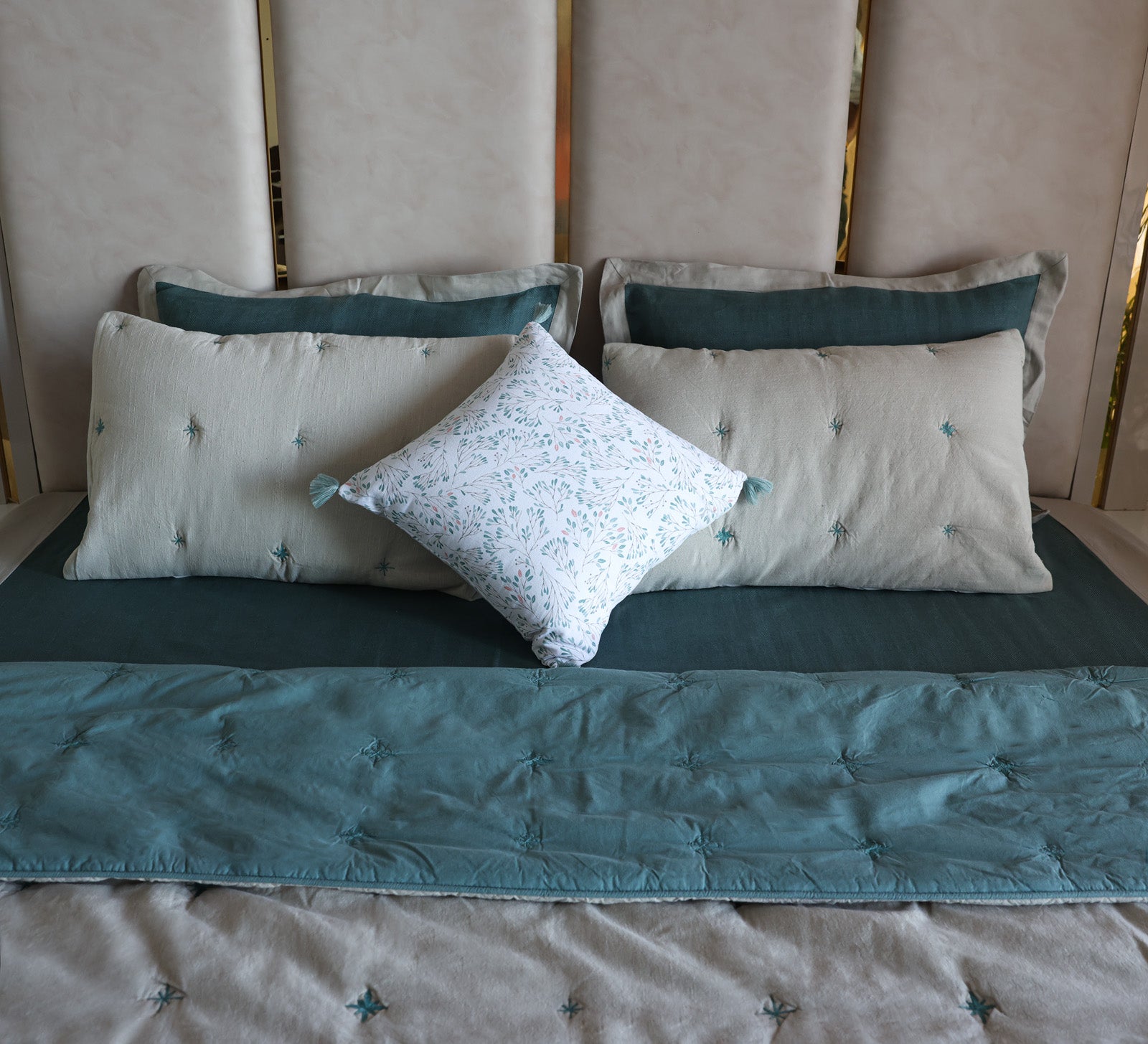Beige and Blue tuck double bed quilt