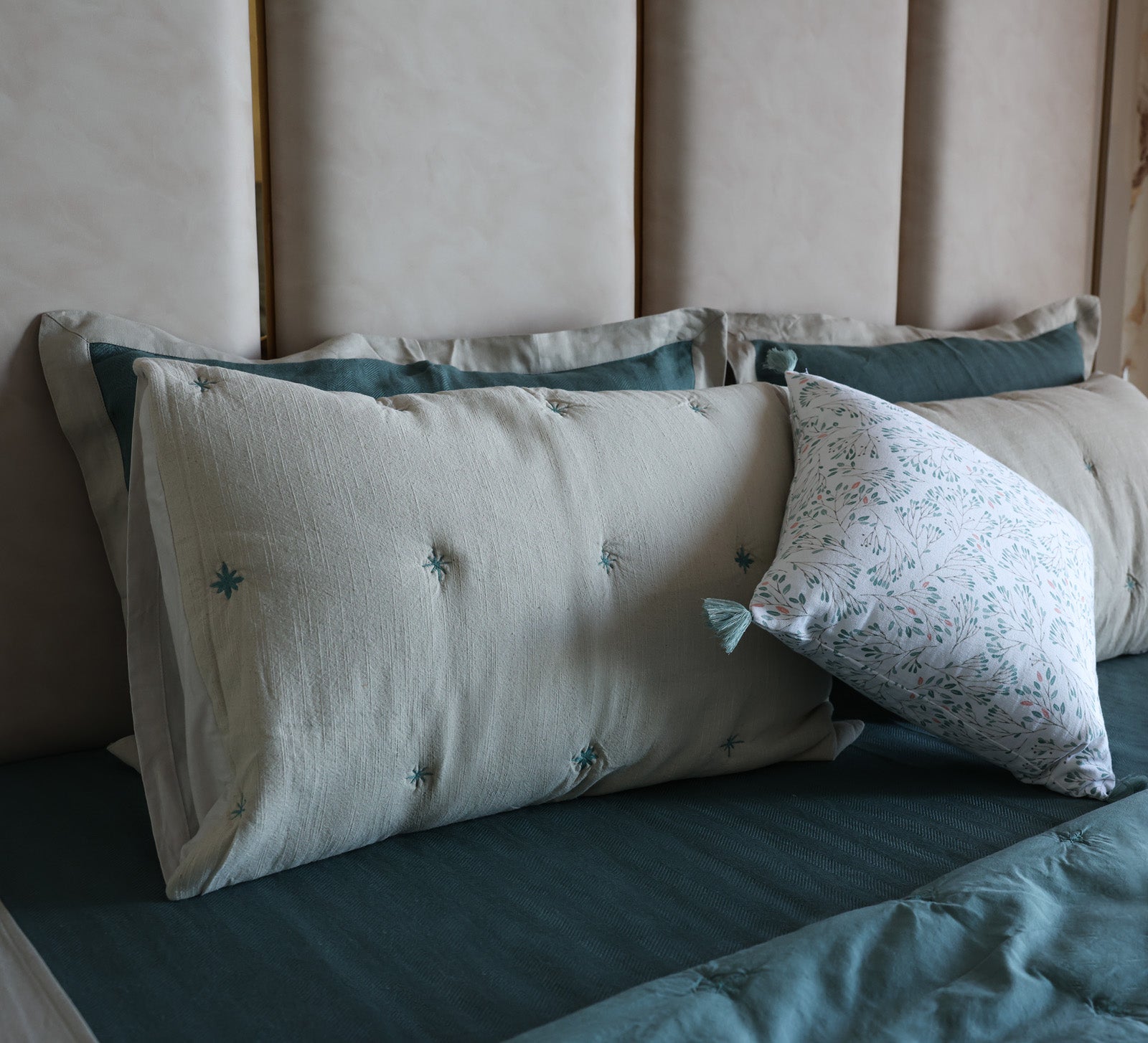 Beige and Blue tuck double bed quilt