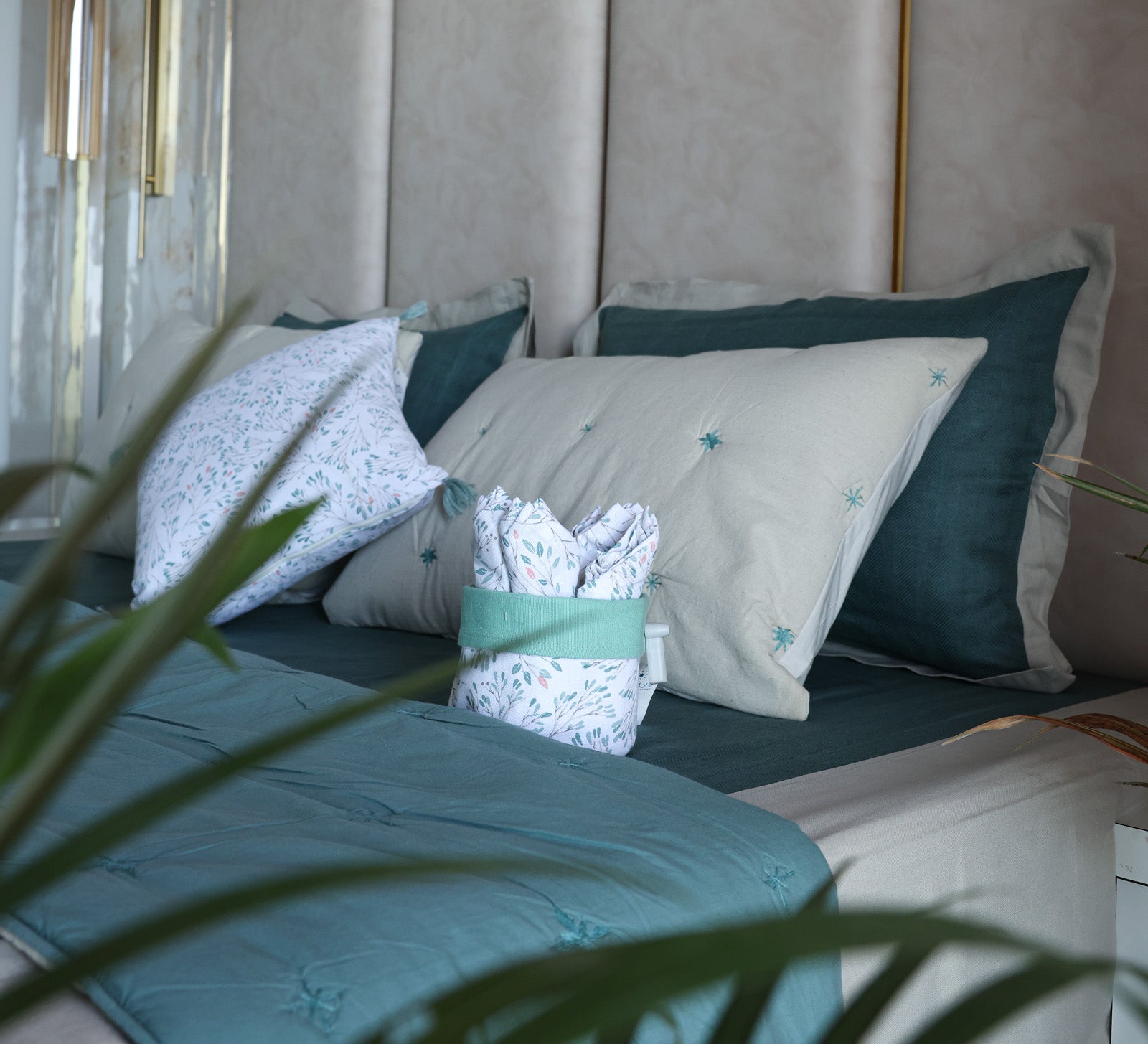Beige and Blue tuck double bed quilt