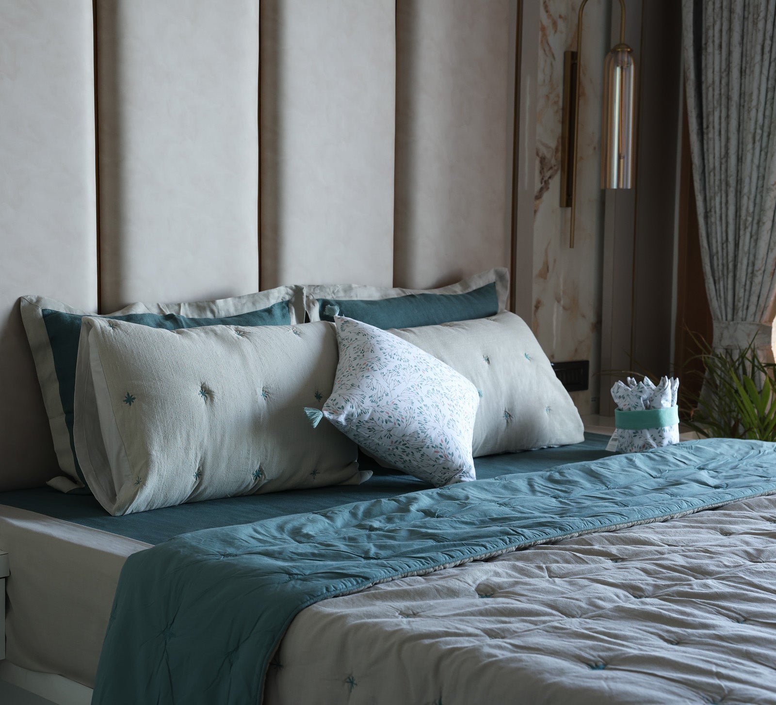 Beige and Blue tuck double bed quilt