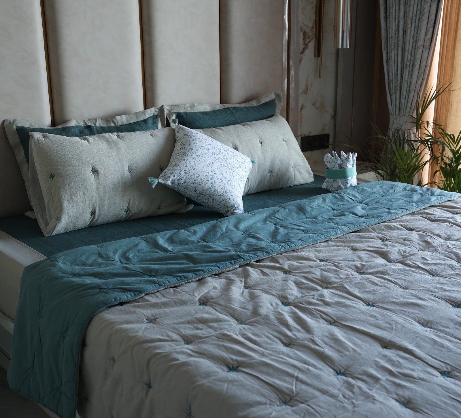 Beige and Blue tuck double bed quilt