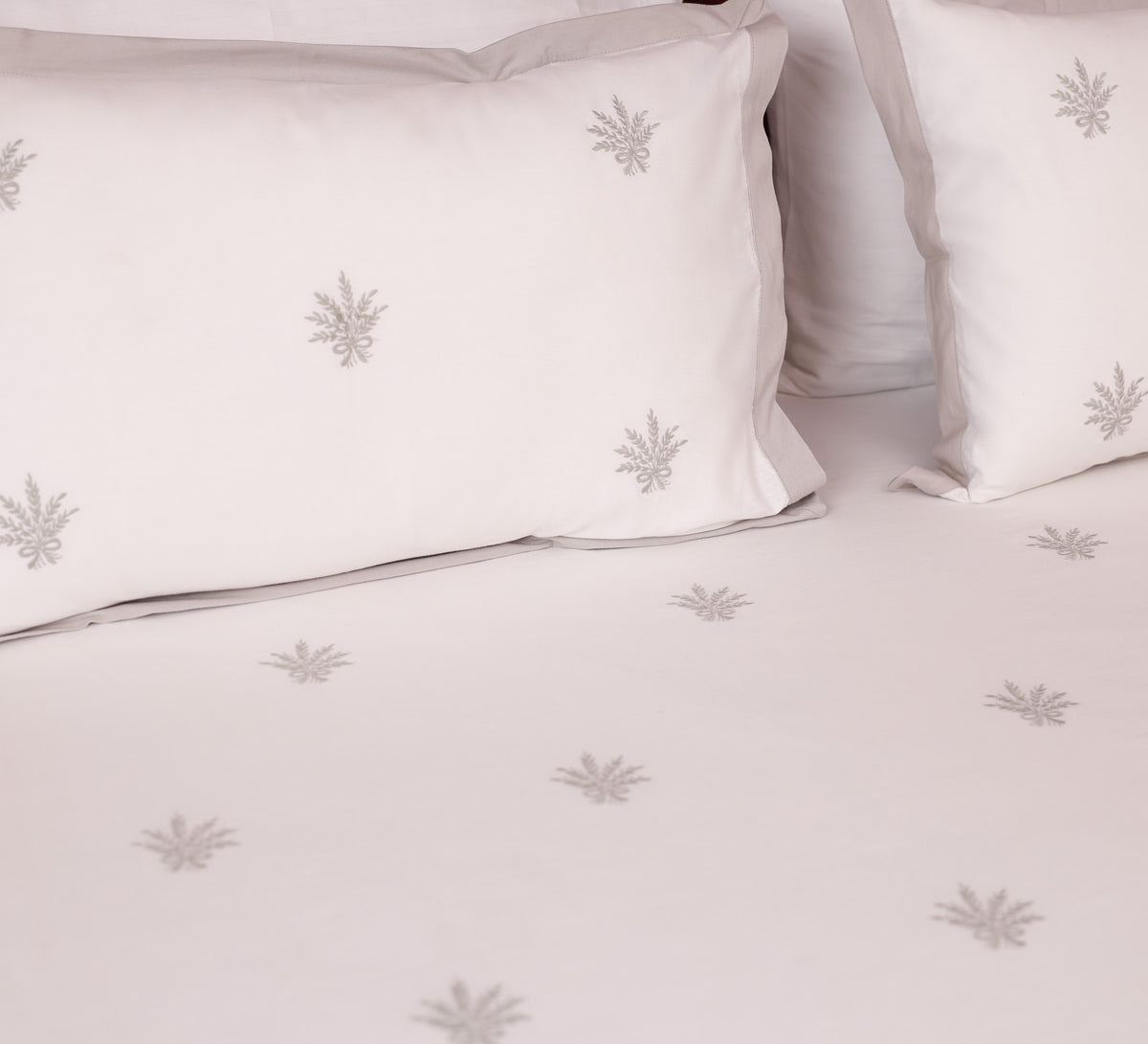 White 100% Cotton Embroidered bed sheet