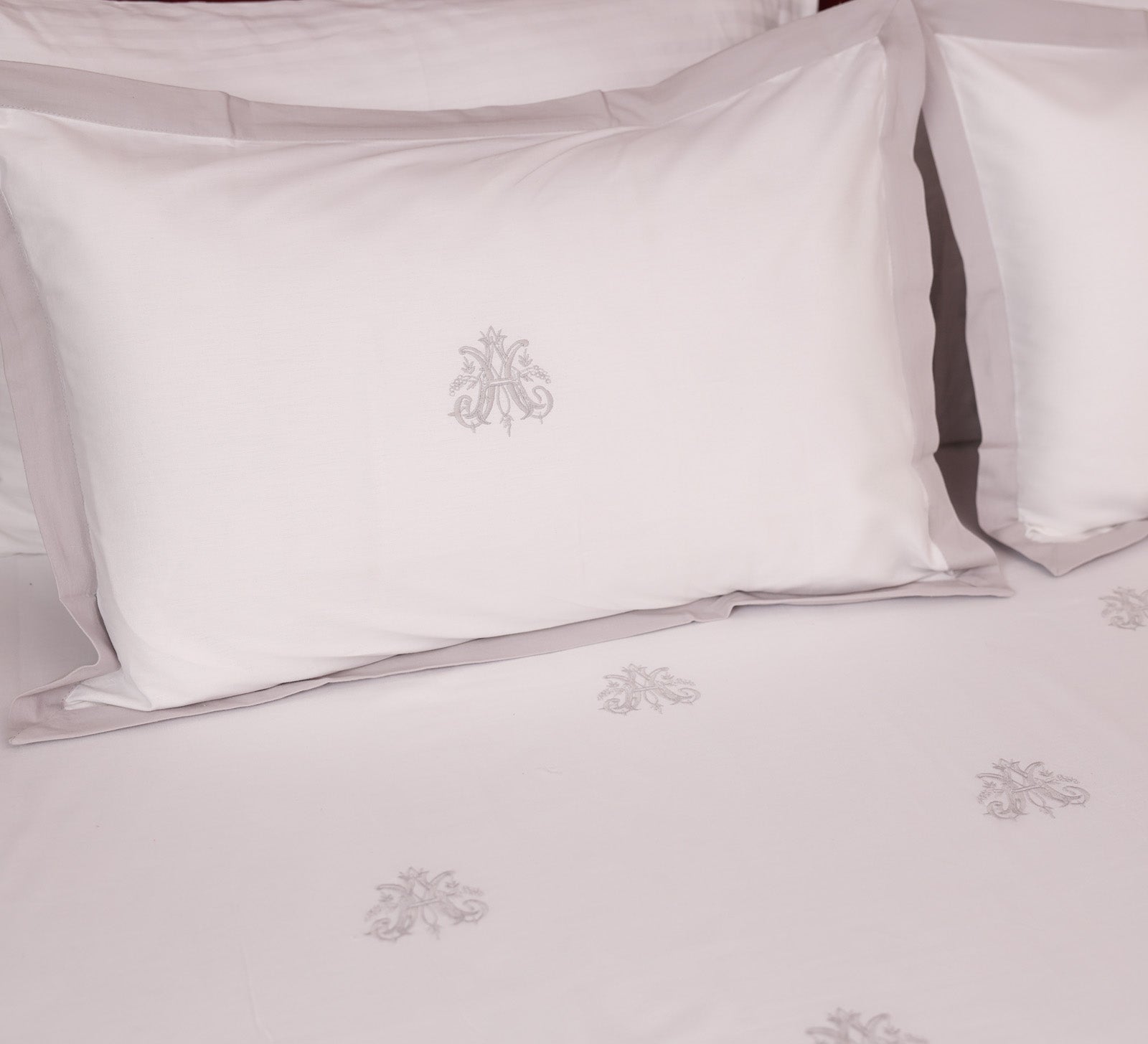 White 100% Cotton Embroidered bed sheet