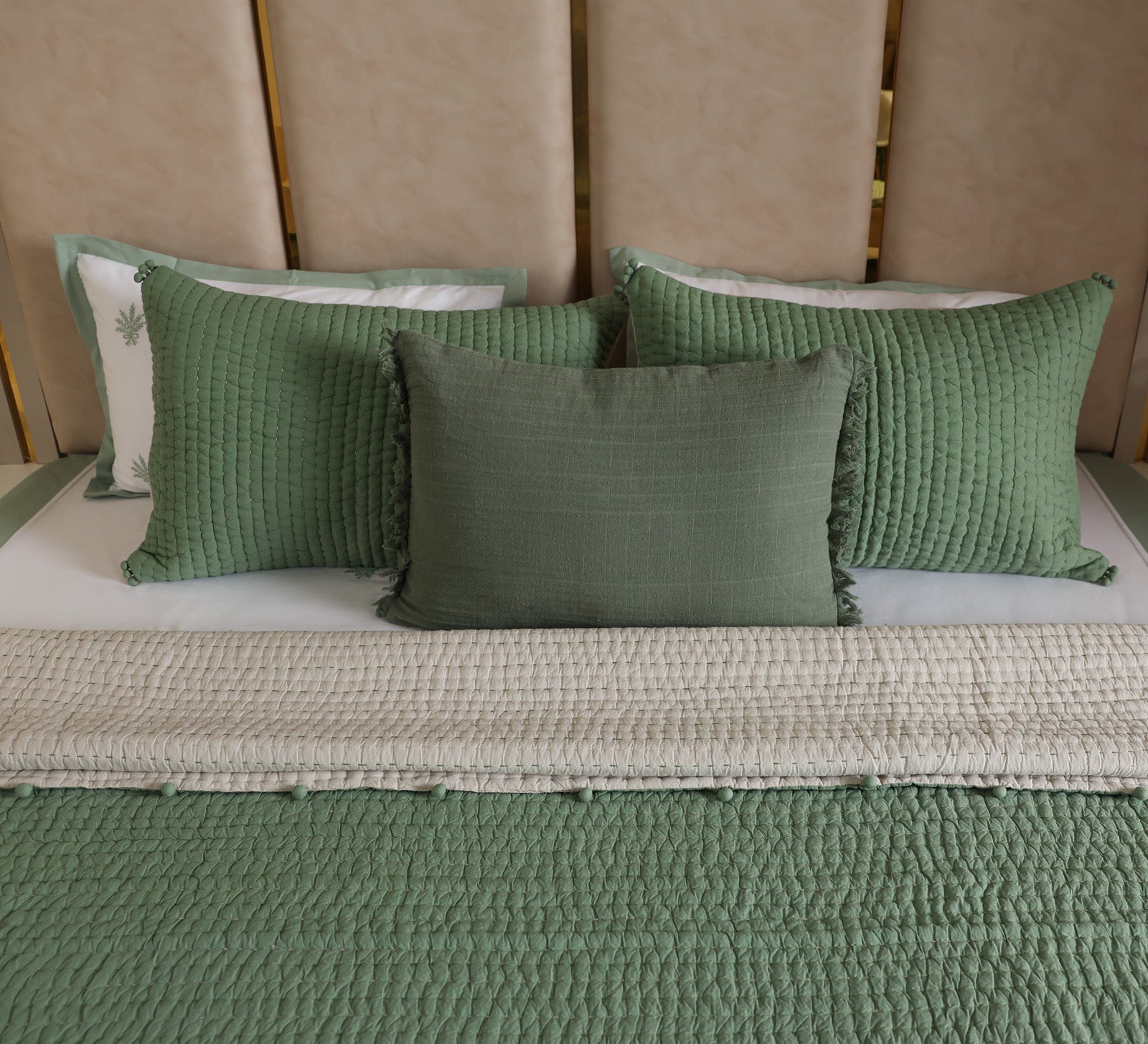 Hand quilted reversable double bed quilt with pompom