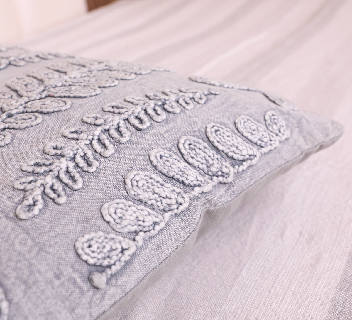 Thread Work Cushion Cover With Filler