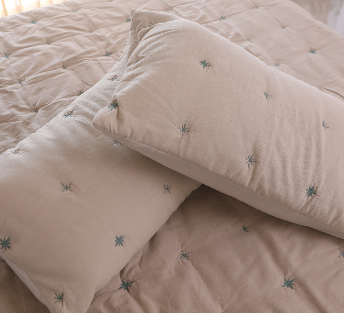 Beige and Blue tuck double bed quilt