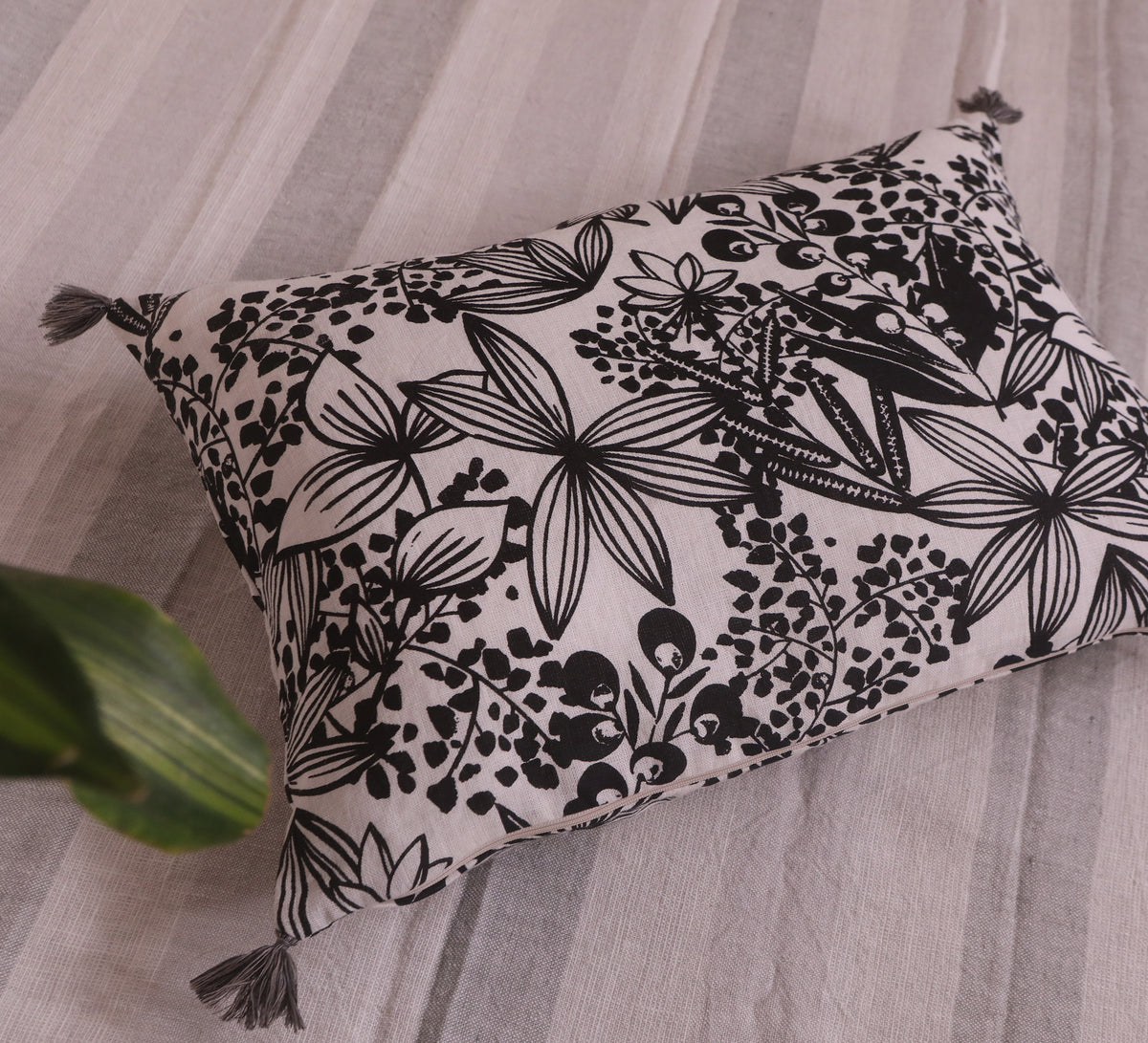 Black Forest leaves Lumbar cushion covers