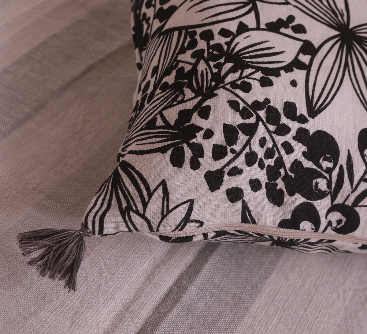 Black Forest leaves Lumbar cushion covers