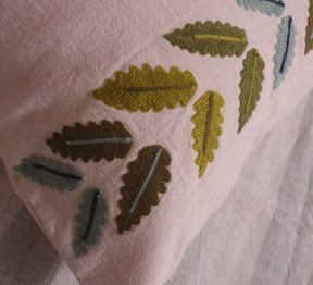 Leaves Tufting 100% cotton Cushion Cover.