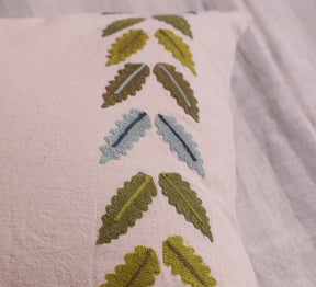Leaves Tufting 100% cotton Cushion Cover.